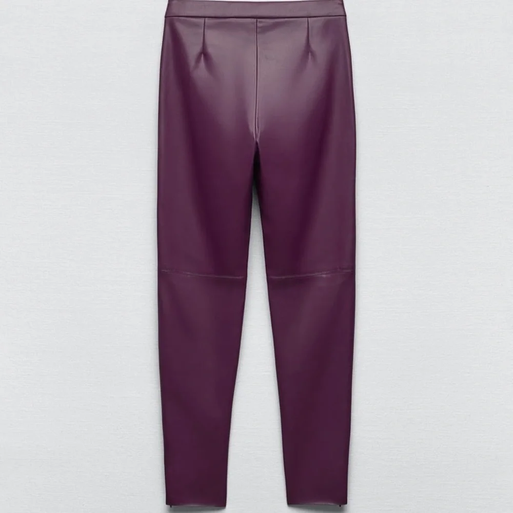 SOLD NWT ZARA Purple faux leather leggings. Size:M - Picture 2 of 8